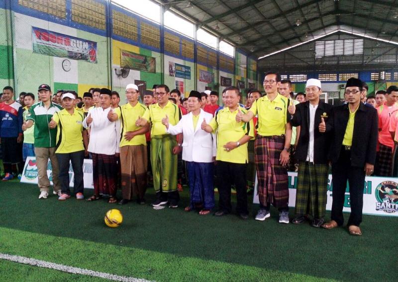 Sillaturahim Antarsantri dengan Turnamen Futsal Bersarung