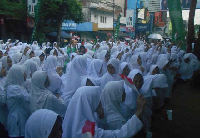 Ketika Ribuan Santri dan Pelajar Tasikmalaya Sambut Kirab Resolusi Jihad