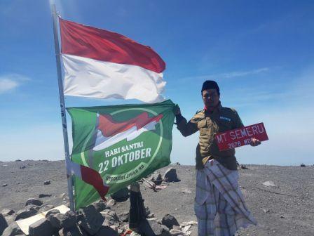 Kader LPBI NU Bojonegoro Ikut Bersihkan Gunung Semeru