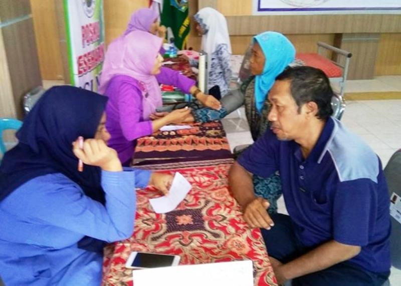 Santri Futuhiyyah Ikrar Antinarkoba dan Gelar Pengobatan Gratis