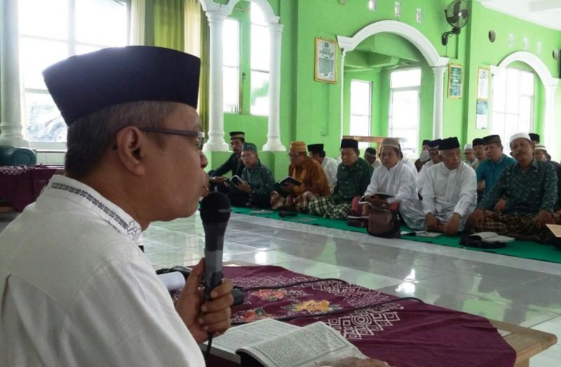Abah Anwar Berbagi Tips Mencari Ilmu yang Berkah