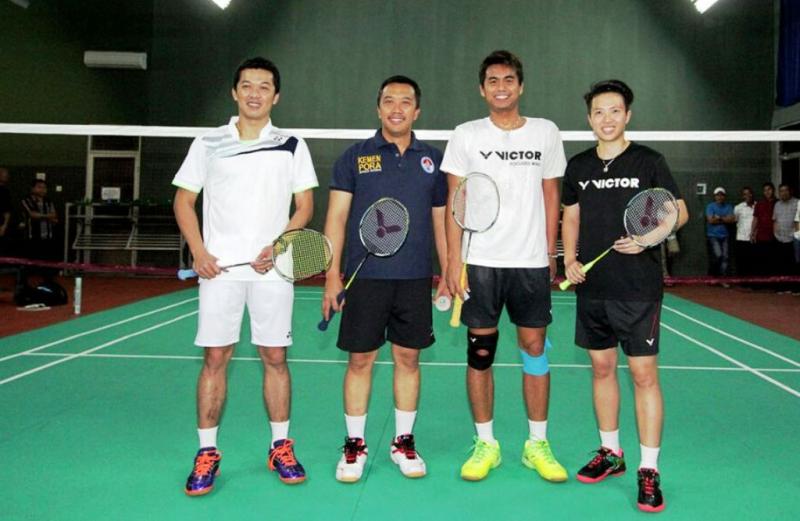 Menpora Adu Smash dengan Juara Dunia