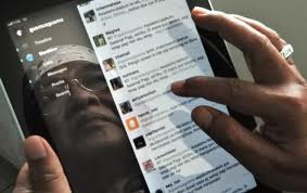 Enam Nasihat Gus Mus untuk Pengguna Media Sosial