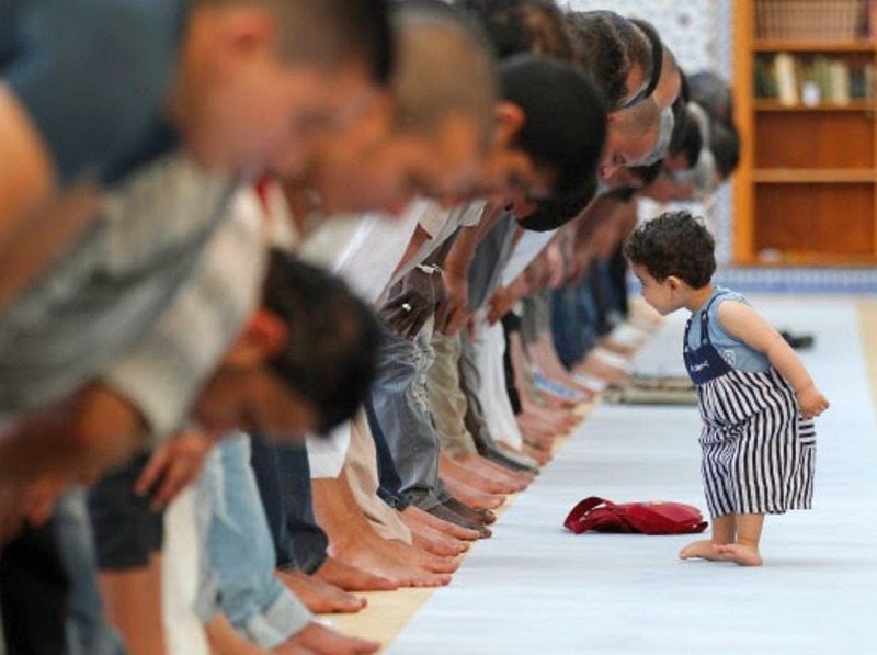 Hukum Bawa Anak Balita Shalat Jamaah di Masjid