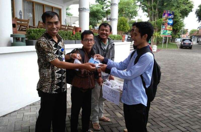 Solidaritas Untuk Bencana di Aceh, Pelajar NU Banyuwangi Jual Jenang