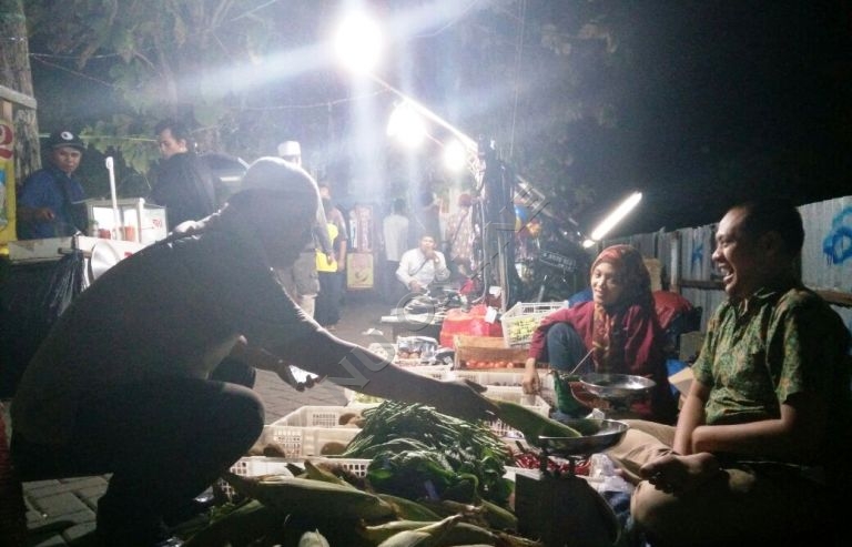 Pedagang Sayur Cari Rezeki di Haul Gus Dur