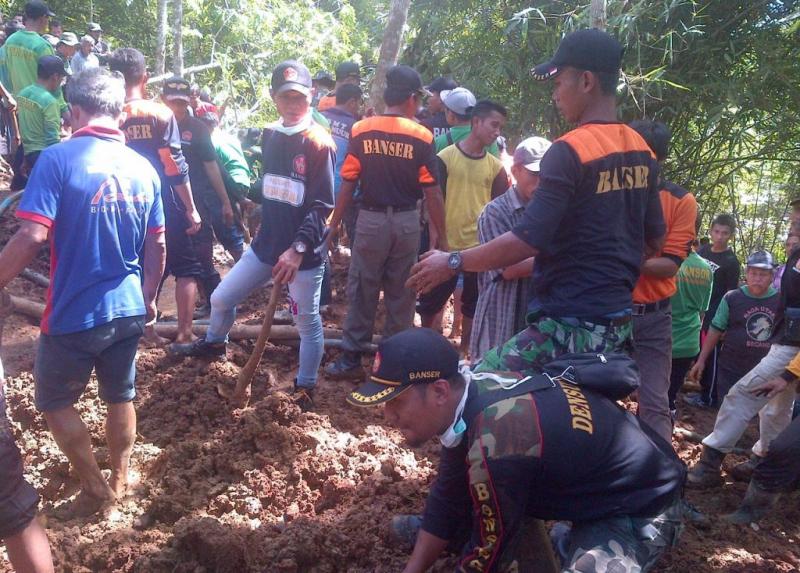 Membangun Solidaritas Dalam Menghadapi Bencana