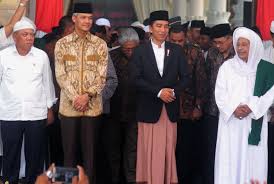 President prays for country with ulema, santri in Pekalongan
