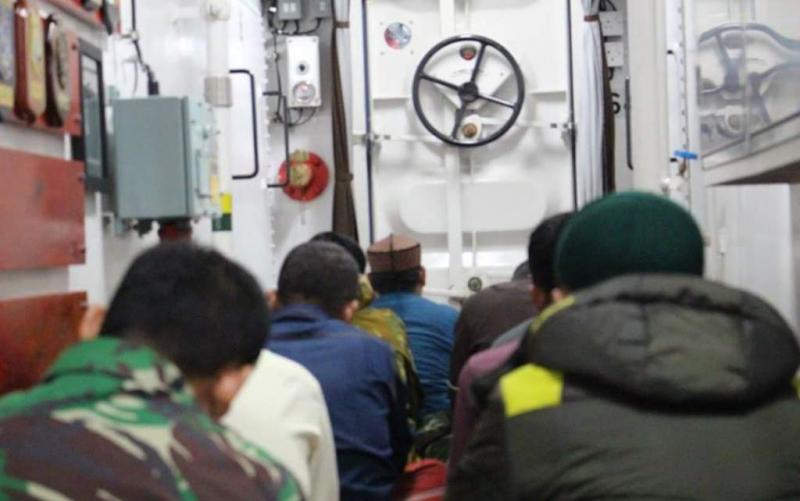 Kader NU Pimpin Shalat Tentara di Laut Lebanon