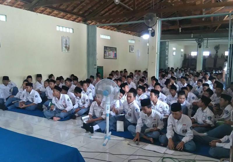 Siswa di Grobogan Peringati Harlah NU dengan Manaqiban