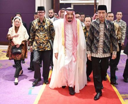 Indonesia, Saudi Arabia exchange Qurans as gifts