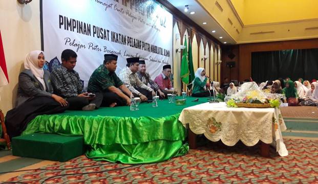 Merekam Munajat Cinta Pelajar Putri NU untuk Negeri