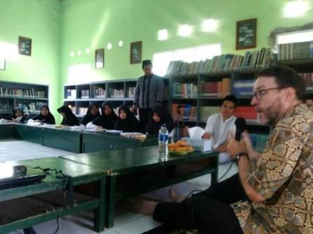 Greg Barton Apresiasi Pesantren Tradisional