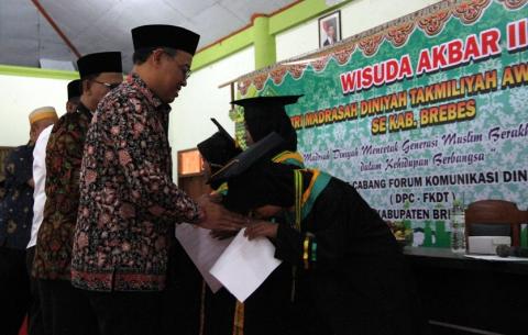 723 Santri Madrasah Diniyah TA Ikuti Wisuda Akbar ke 2