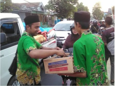 IPNU-IPPNU Blitar Bagikan 10 Ribu Bungkus Takjil