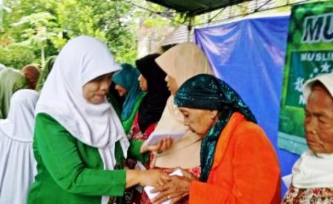 Hasil Urunan,  Muslimat NU Jember Gelar Gerakan Peduli 1500 Dhu&#039;afa