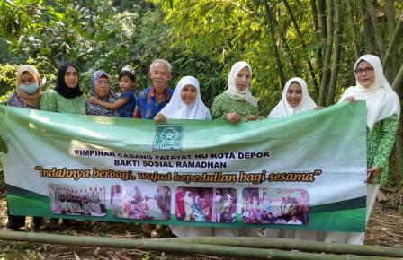 Fatayat NU Depok Gelar Baksos di Pinggir Kali Ciliwung