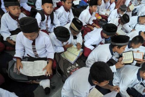 Madrasah Diniyah Lembaga Kursus? Respon Kritis