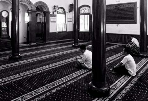 Kisah di Balik Empat Tiang Saka Masjid Tegalsari