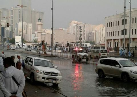 Diguyur Hujan Lebat, Cuaca Panas Kota Mekkah Berubah Sejuk