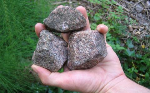 Cara Sah Beristinja’ Hanya dengan Batu