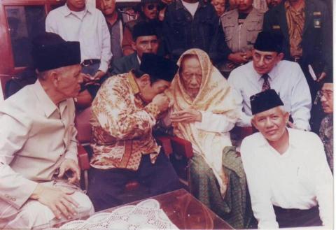 Pakai Batik Berarti Ikuti Kanjeng Nabi Muhammad