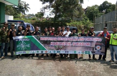 Banser Kabupaten Sukabumi Bantu Korban Banjir Cibitung