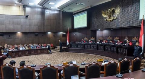 MK Kabulkan Gugatan Penganut Aliran Kepercayaan