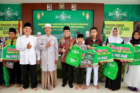 NU Banyuwangi Salurkan 1.150 Paket Beasiswa untuk Putra-Putri NU