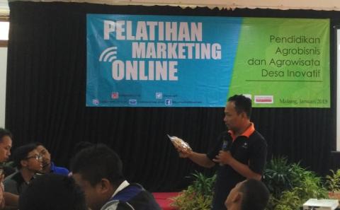 Pemuda-pemuda NU Berlatih Melek 'Digital Marketing'