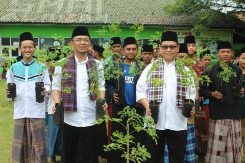 Perkuat Gizi Santri, Pesantren Al-Mizan Tanam Kelor