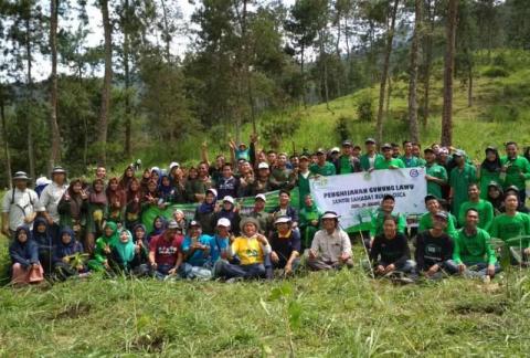 Santri Sahabat Bumi Bantu Reboisasi di Gunung Lawu