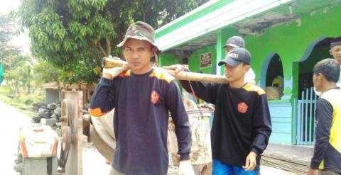 Bersama Masyarakat, Banser Juwangi Bantu Perbaiki Masjid