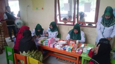 LAZISNU Jombang Beri Layanan Pengobatan Gratis untuk Korban Banjir