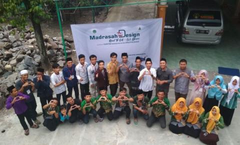 Pelajar Sambungmacan Ikuti Madrasah Desain