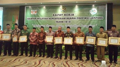 MAN 1 Pringsewu Kembali Raih Penghargaan Kontributor Berita Terbaik