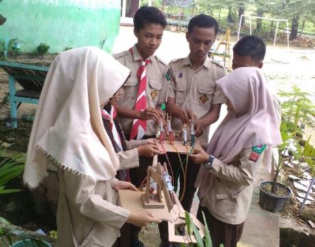 Siswa Ma'arif Pamekasan Ini Bikin Robot dari Barang Bekas