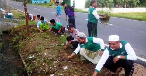Peduli Lingkungan, NU Pragaan Adakan Jumat Bersih