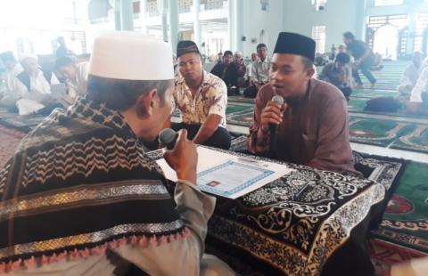 Cerita Umrah Antarkan Inung Ikrar Muallaf di Masjid Al-Akbar