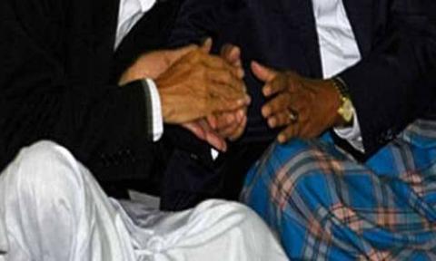 Ketua NU Kota Bekasi: Jabat Tangan Usai Shalat Dianjurkan