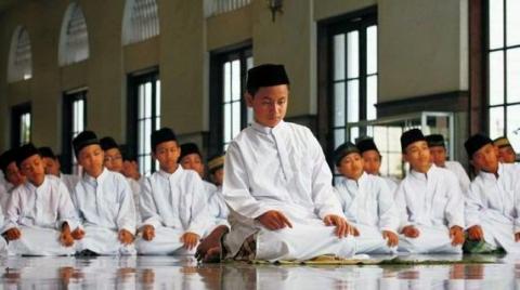 Adab Menjadi Imam dan Makmum Menurut Imam Ghazali | NU Online