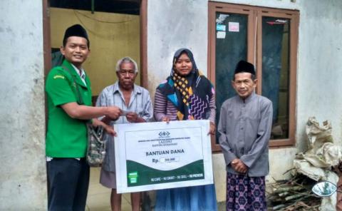 LAZISNU Banjarsari Beri Bantuan Warga Kurang Mampu