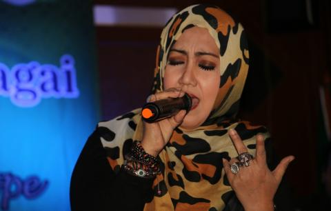 Pengakuan Lady Rocker Mel Shandy tentang Kiai