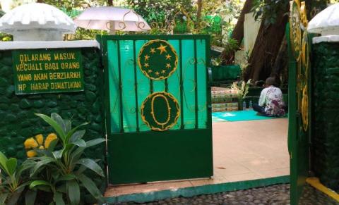 Empat Makam Bersejarah di Tengah Kebun Raya Bogor