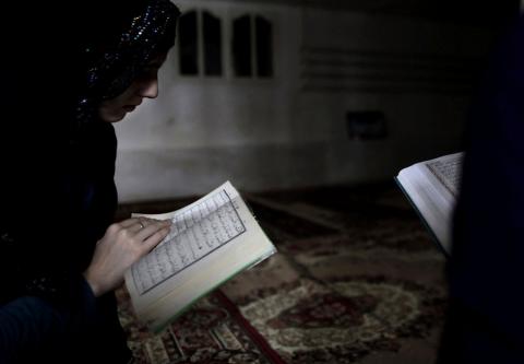 Keistimewaan Orang yang Sibuk Membaca Al-Qur&#039;an