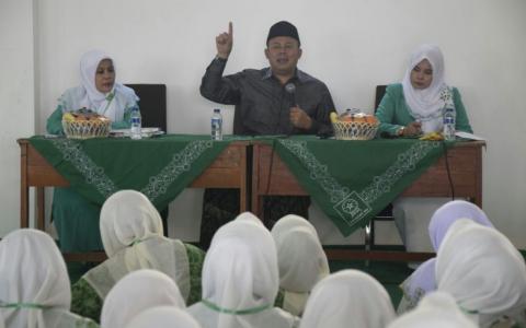 DPR RI Ajak Fatayat Kabupaten Bandung Perangi Narkoba dan Miras