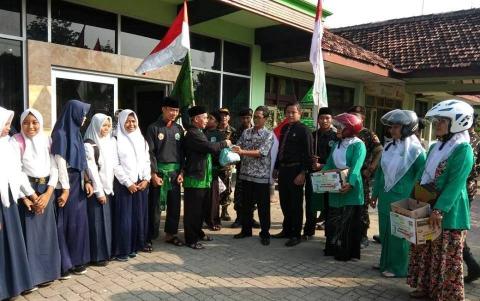 Tangisan Siswa SD di Tuban Melihat Kirab Koin NU