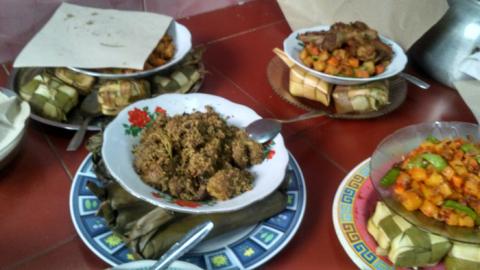 Munjung, Tradisi Berbagi Makanan di Hari Lebaran