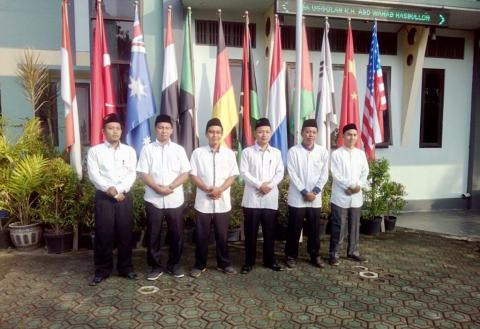 Alumni MAUWH Tambakberas Tersebar di Mancanegara