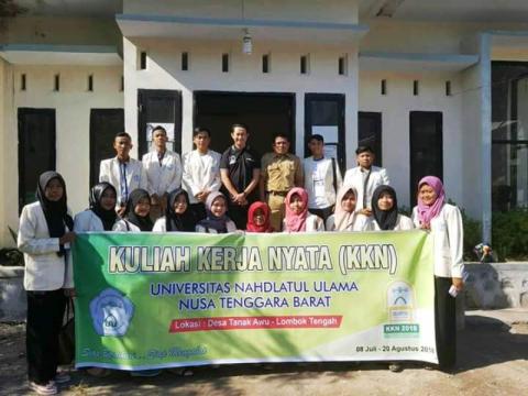 Rektor Lepas  KKN Perdana UNU NTB